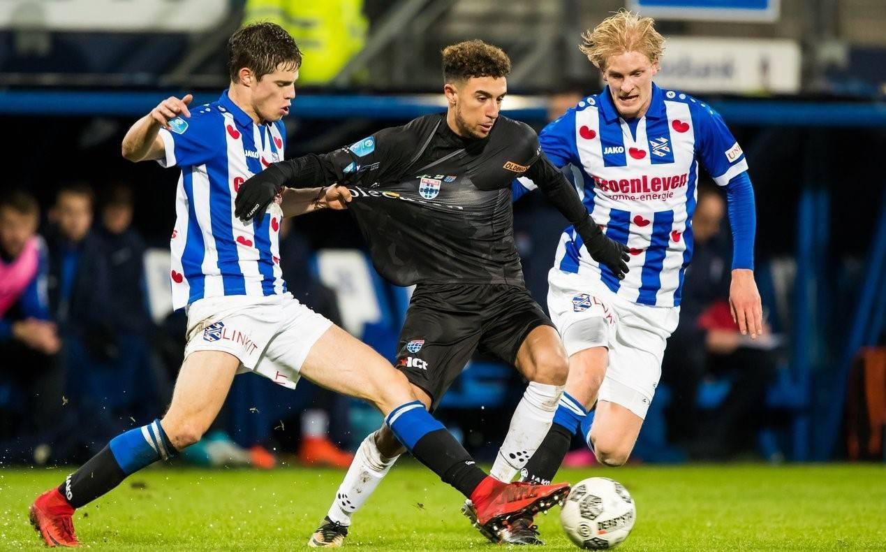 在球场上技 在球场上技